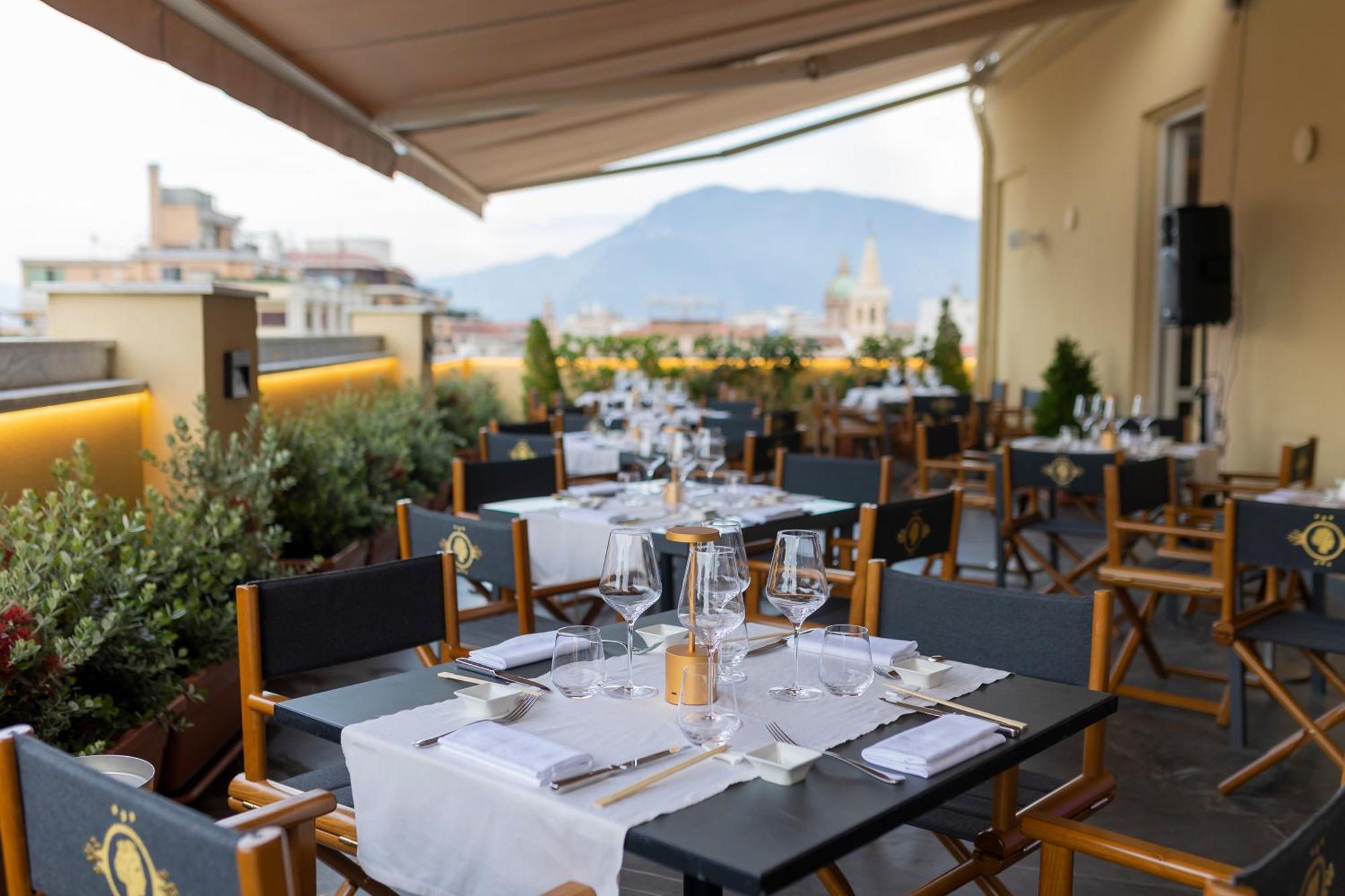Grand Hotel Et Des Palmes Palermo Ngoại thất bức ảnh The restaurant's terrace